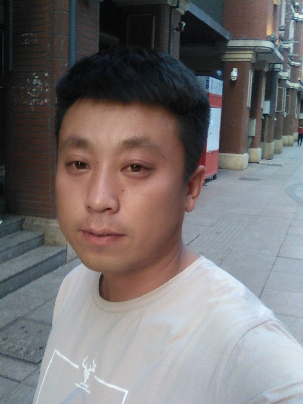 冰冷的心的第一张照片--大田相亲网