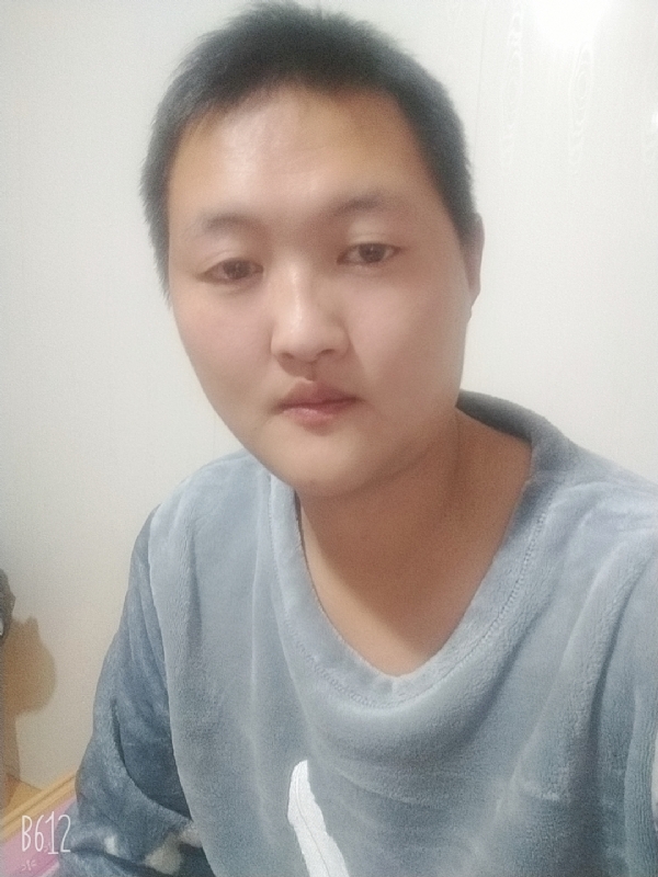 烟圈里透着伤的第一张照片--大田相亲网