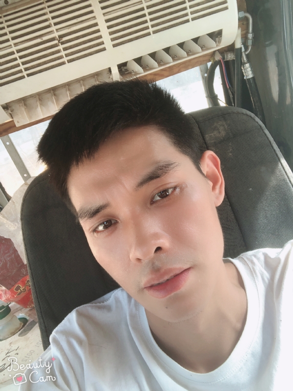 小董的第一张照片--大田相亲网