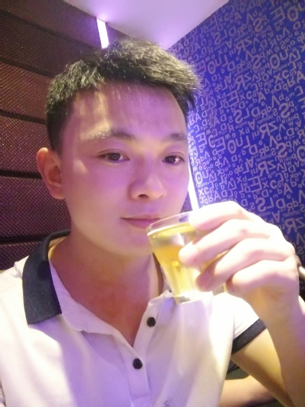 幸福的拥抱的第一张照片--大田相亲网