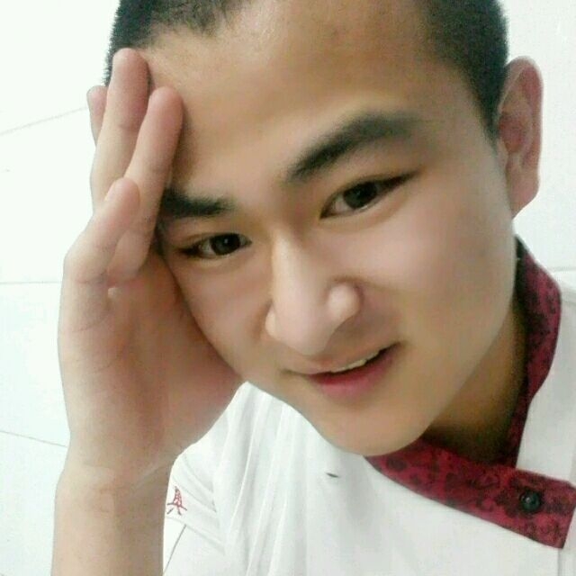 人潮拥挤的第一张照片--大田相亲网